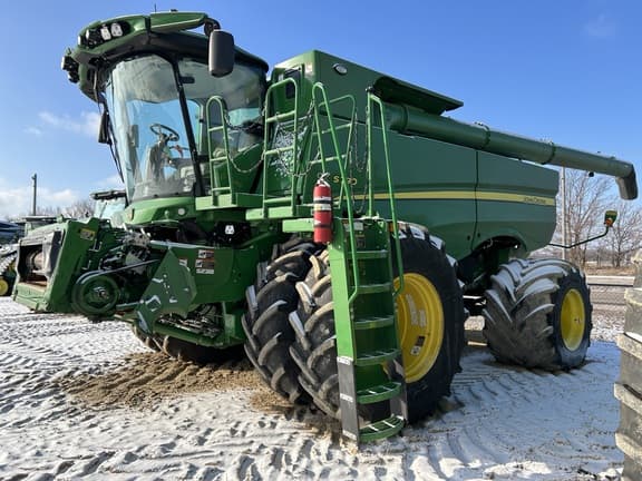 Image of John Deere S790 equipment image 1