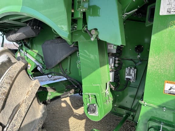 Image of John Deere S790 equipment image 4