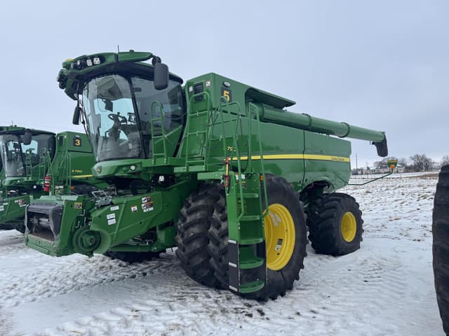 Image of John Deere S790 equipment image 1