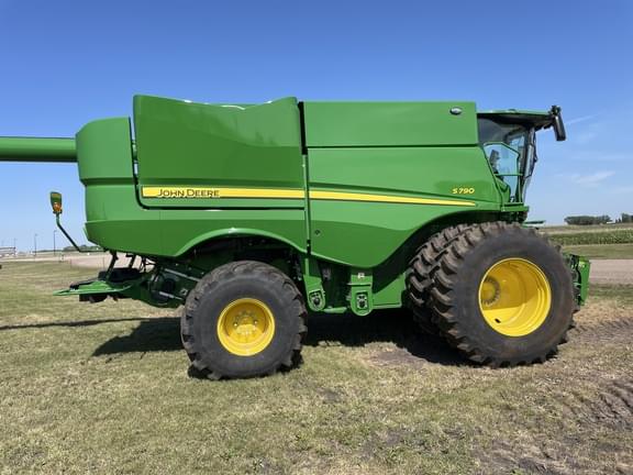 Image of John Deere S790 equipment image 1