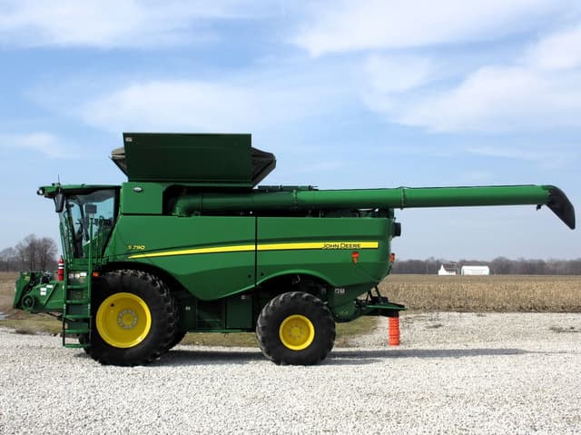 Image of John Deere S790 equipment image 2