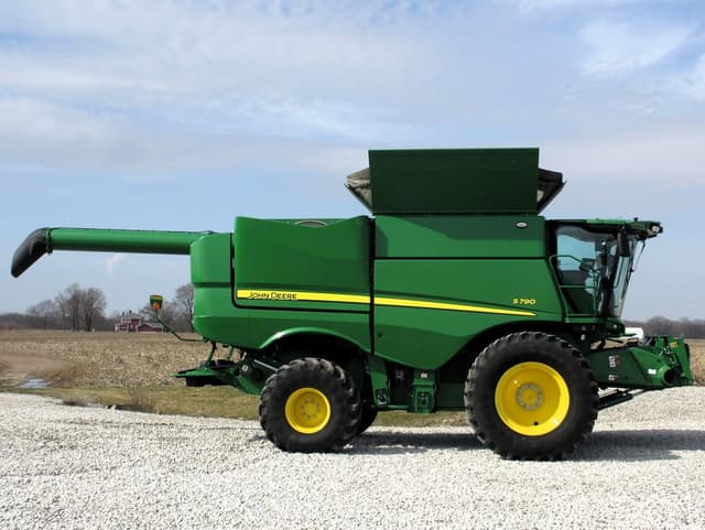 Image of John Deere S790 equipment image 4