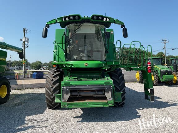 Image of John Deere S790 equipment image 1