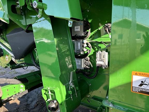 Image of John Deere S790 equipment image 4