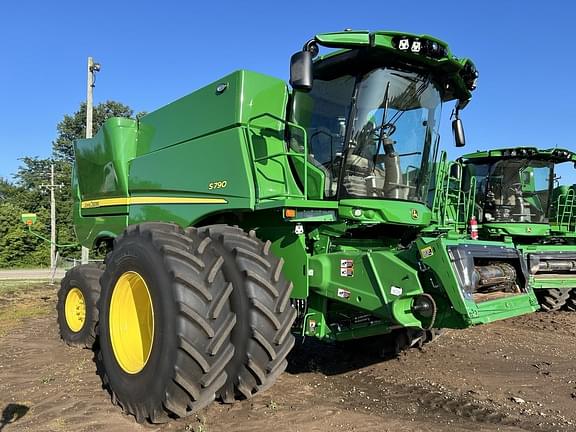 Image of John Deere S790 equipment image 1