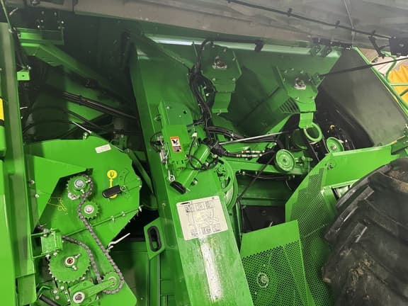 Image of John Deere S790 equipment image 2