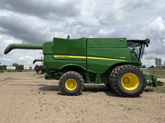 Image of John Deere S790 equipment image 2