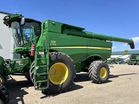 Main image John Deere S790