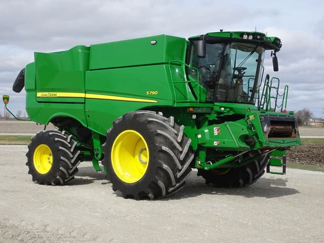Image of John Deere S790 equipment image 1