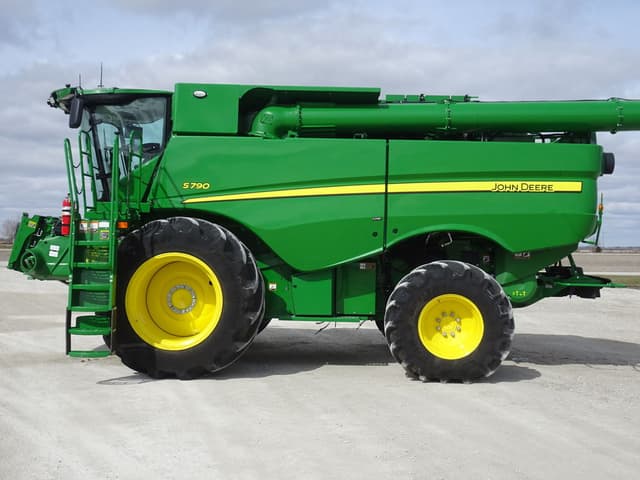 Image of John Deere S790 equipment image 2