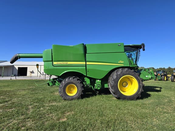 Image of John Deere S790 equipment image 2