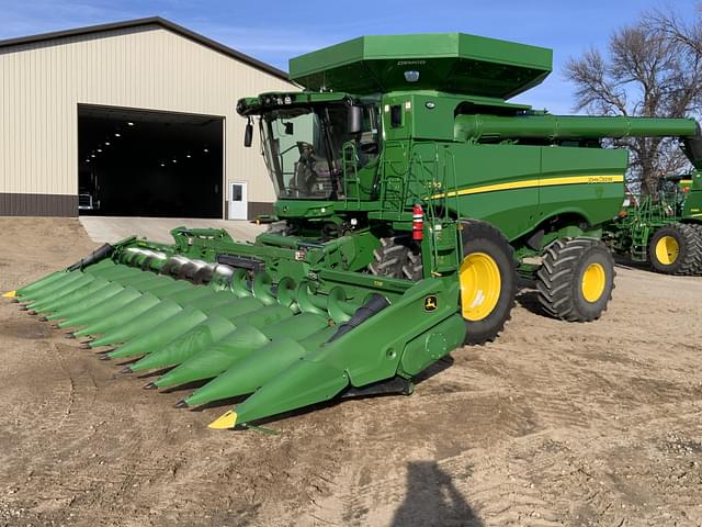 Image of John Deere S790 equipment image 1