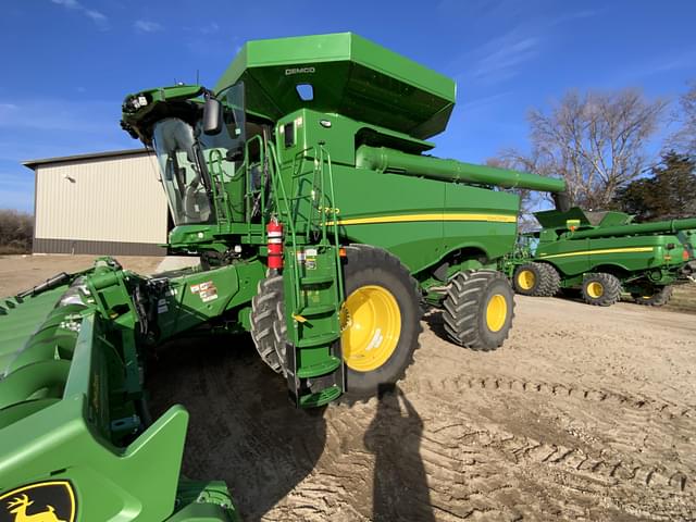 Image of John Deere S790 equipment image 4