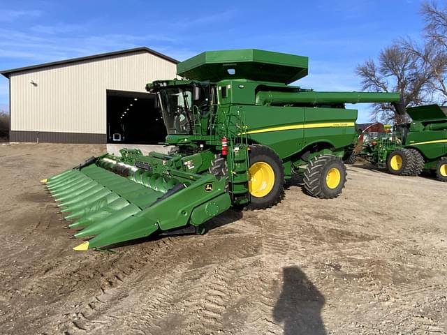 Image of John Deere S790 equipment image 2