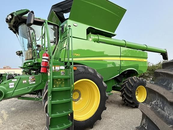 Image of John Deere S790 equipment image 1