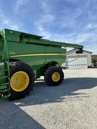 Image of John Deere S790 equipment image 2