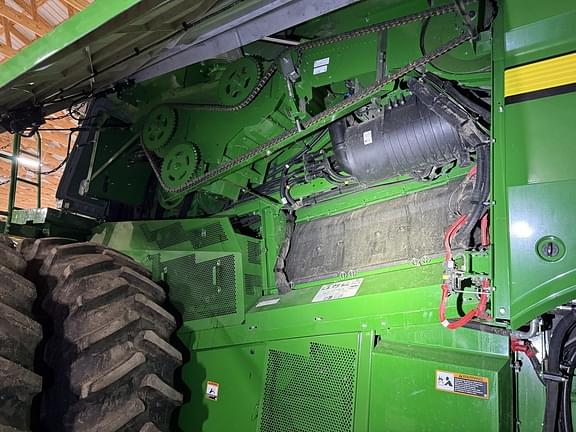 Image of John Deere S790 equipment image 2