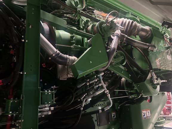 Image of John Deere S790 equipment image 4