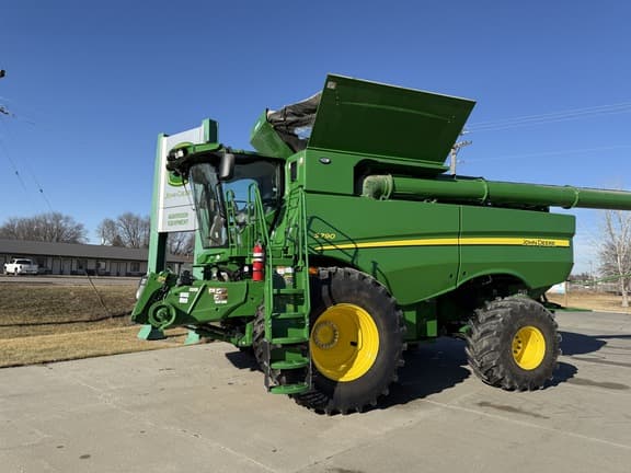 Image of John Deere S790 equipment image 1