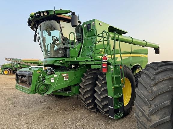 Image of John Deere S790 equipment image 2