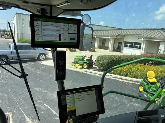 Image of John Deere S790 equipment image 3