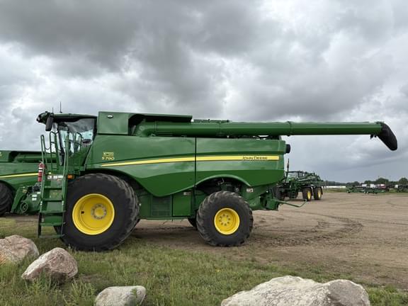 Image of John Deere S790 equipment image 2