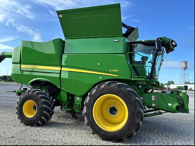 Image of John Deere S790 equipment image 1