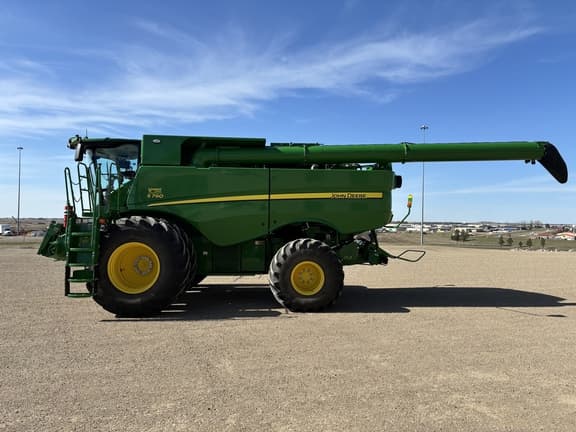 Image of John Deere S790 equipment image 1