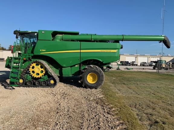 Image of John Deere S790 equipment image 1