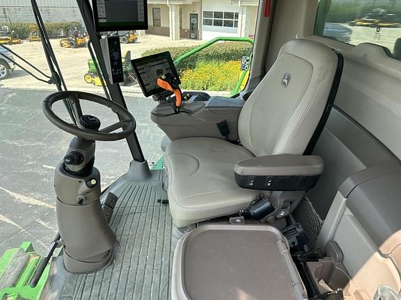 Image of John Deere S790 equipment image 4
