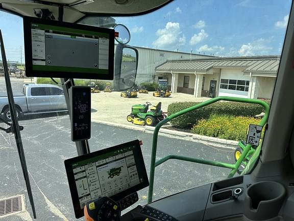 Image of John Deere S790 equipment image 2