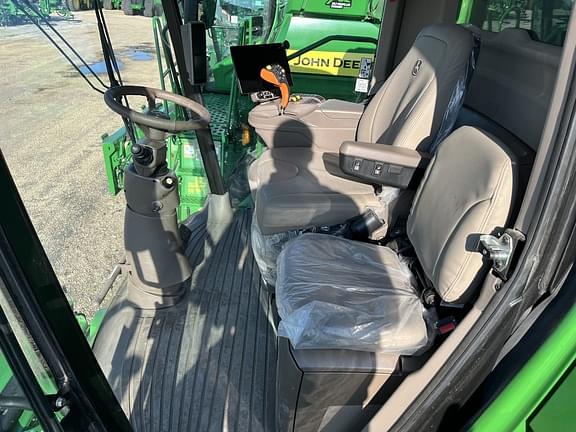 Image of John Deere S790 equipment image 2