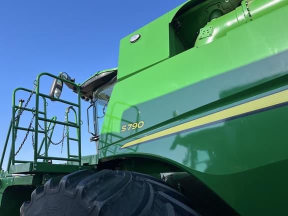 Image of John Deere S790 equipment image 3