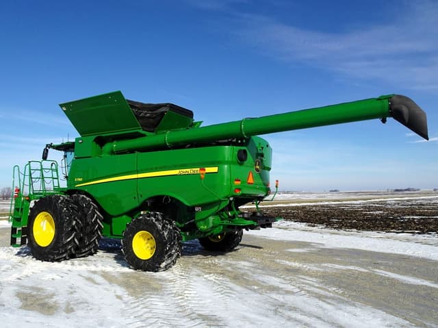 Image of John Deere S790 equipment image 2