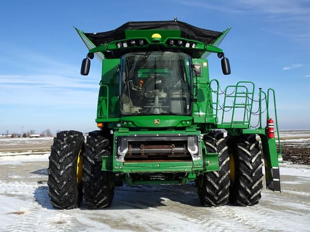 Image of John Deere S790 equipment image 4