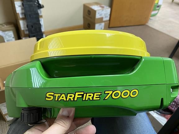 Image of John Deere StarFire 7000 Image 0