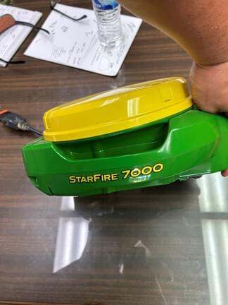 Image of John Deere StarFire 7000 Image 1