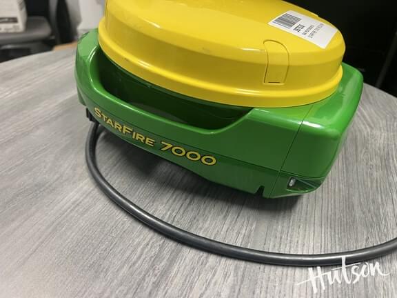 Image of John Deere StarFire 7000 equipment image 4
