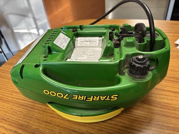 Image of John Deere StarFire 7000 equipment image 2