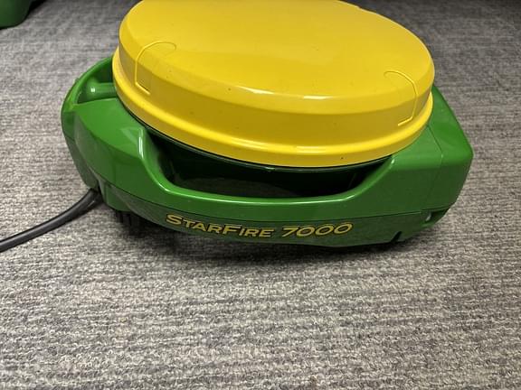 Image of John Deere StarFire 7000 Primary image