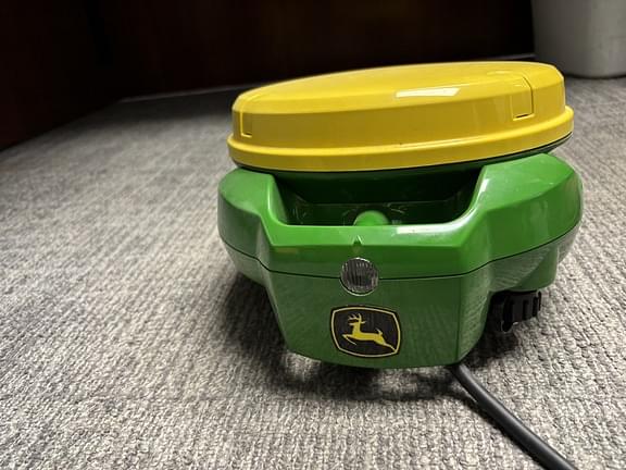 Image of John Deere StarFire 7000 equipment image 2