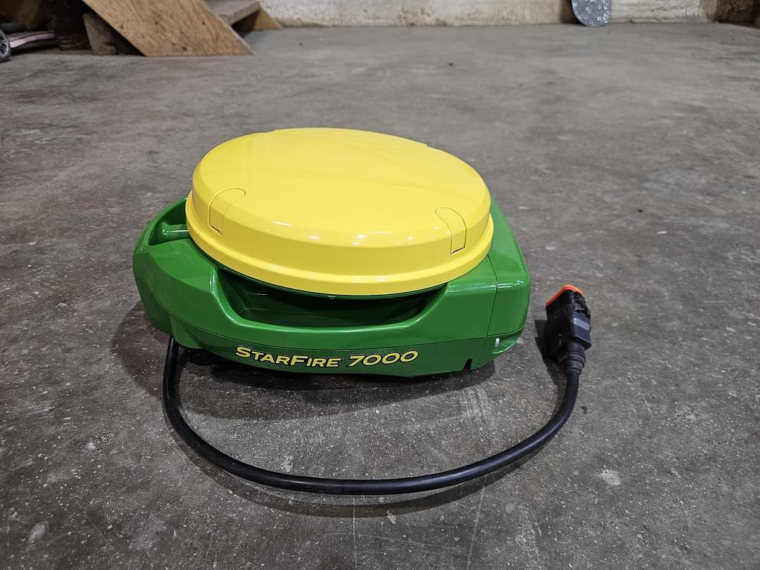 Image of John Deere StarFire 7000 Primary image