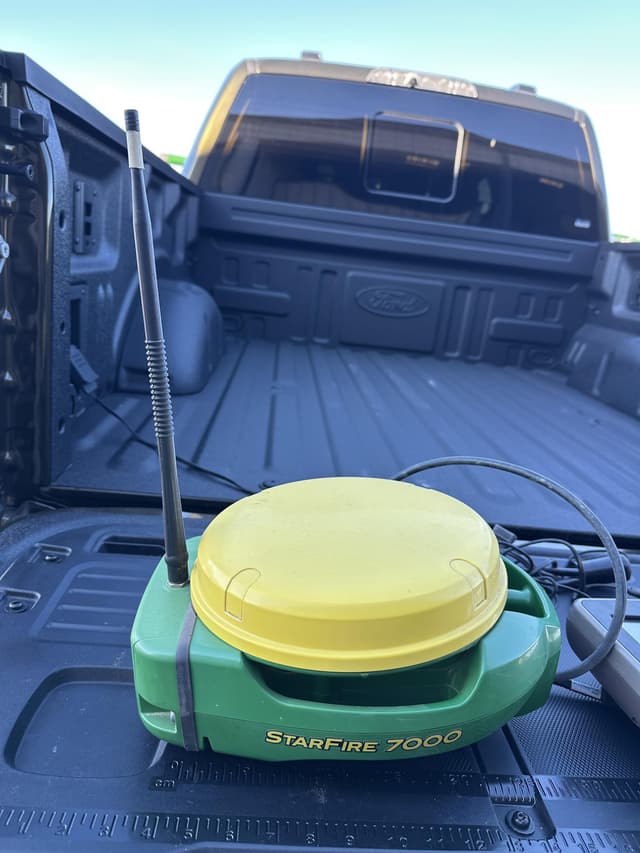 Image of John Deere StarFire 7000 equipment image 1