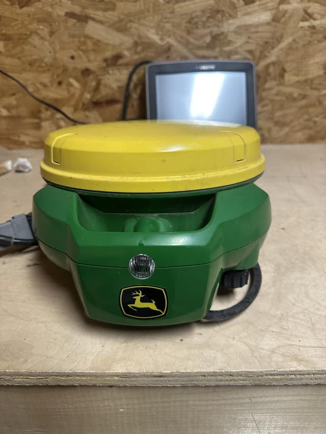 Image of John Deere StarFire 7000 equipment image 2