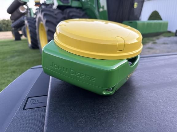 Image of John Deere StarFire 7000 Image 1