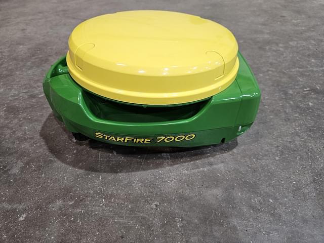 Image of John Deere StarFire 7000 equipment image 2