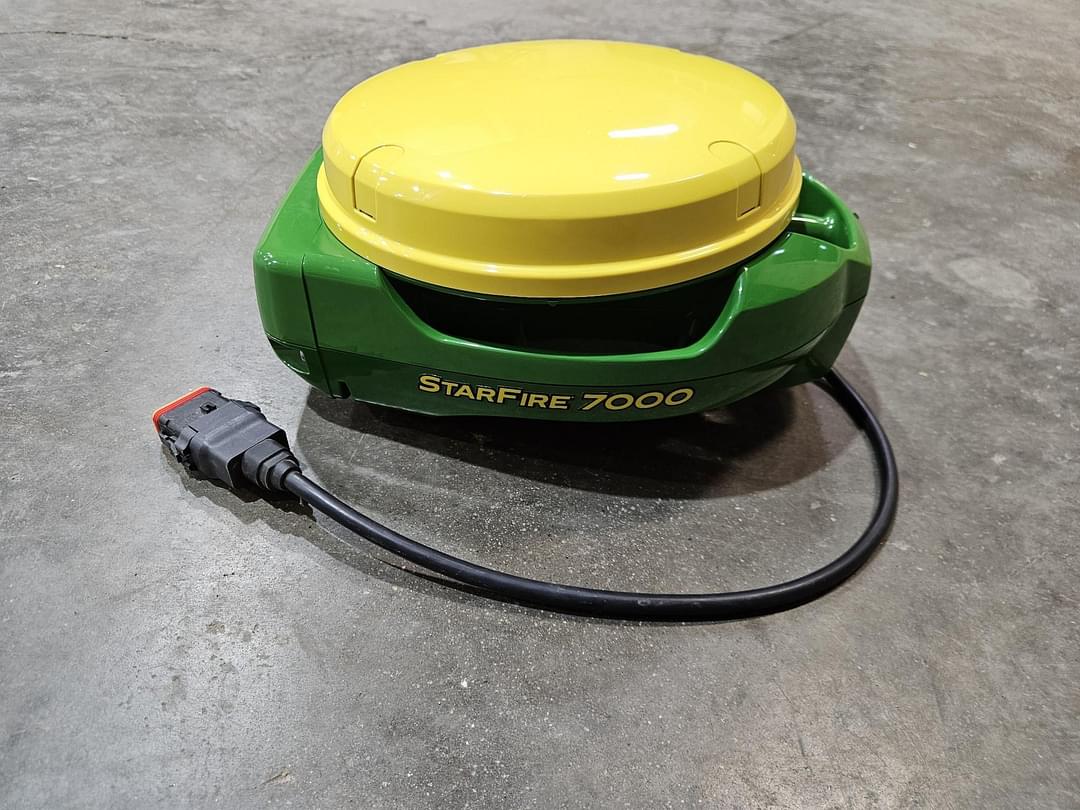 Image of John Deere StarFire 7000 Primary image