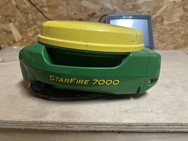 Image of John Deere StarFire 7000 equipment image 1