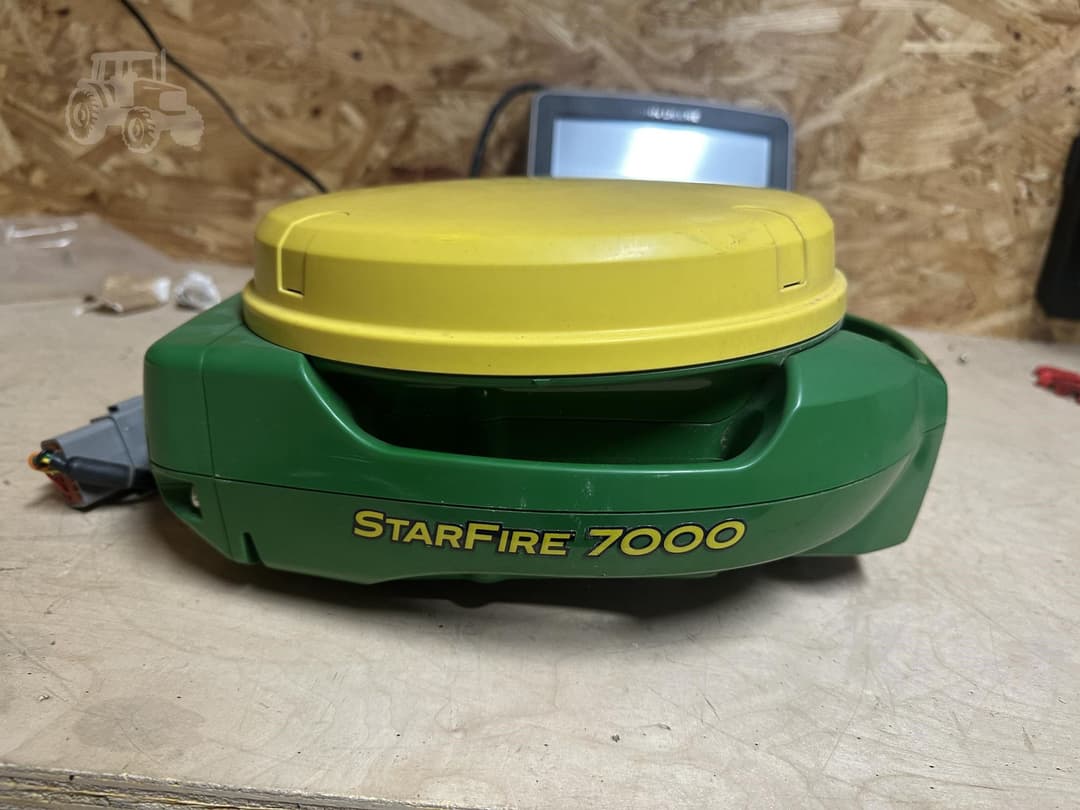 Image of John Deere StarFire 7000 Primary image