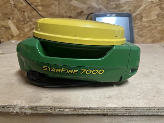 Image of John Deere StarFire 7000 equipment image 1
